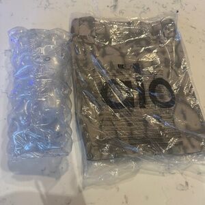 ALO BUNDLE OF 2 NWT TOTE BAG & FULL SIZE BODY WASH BRAND NEW